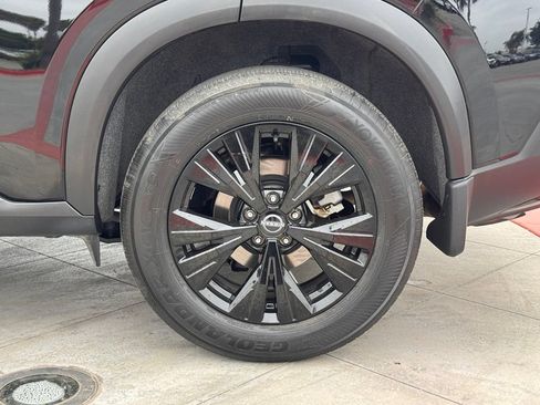 Certified 2023 Nissan Rogue SV w/ SV Premium B Package FWD image 10