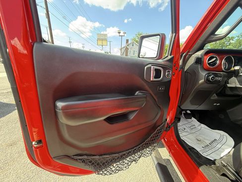 Used 2019 Jeep Wrangler Unlimited Rubicon w/ Dual Top Group AWD/4WD image 20