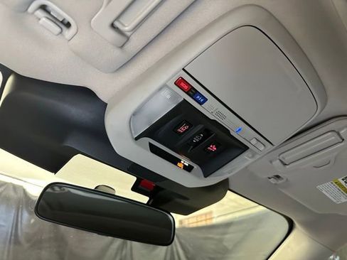 Used 2022 Subaru Forester Premium AWD/4WD image 33