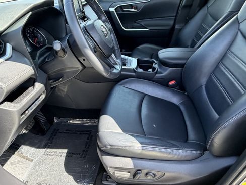 Certified 2019 Toyota RAV4 XLE Premium w/ Carpet Mat Package FWD image 27