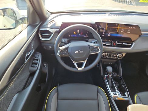 Used 2025 Chevrolet TrailBlazer ACTIV w/ Convenience Package FWD image 11