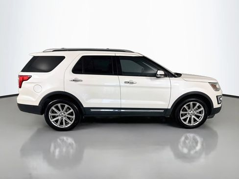 Used 2017 Ford Explorer Limited w/ Equipment Group 303A AWD/4WD image 8