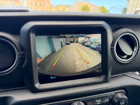 Used 2023 Jeep Wrangler Unlimited Sahara AWD/4WD image 25