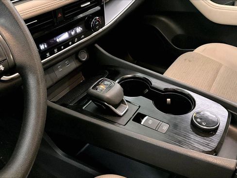 Used 2021 Nissan Rogue SV image 16