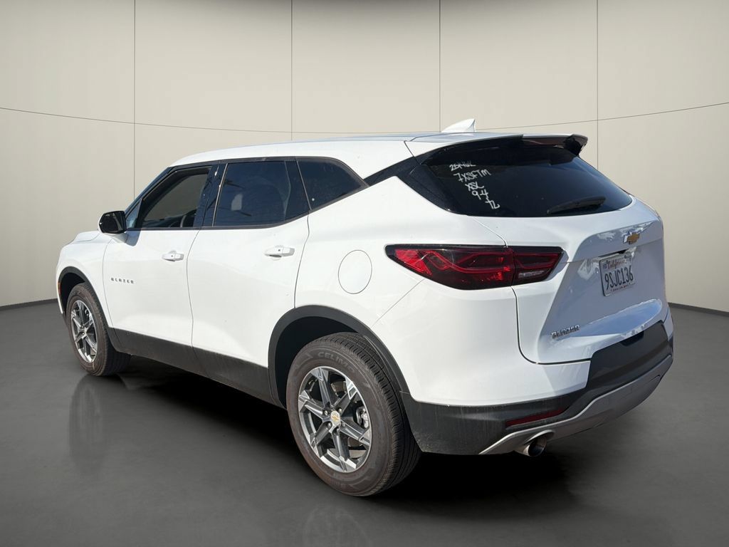 Used 2025 Chevrolet Blazer LT FWD image 5