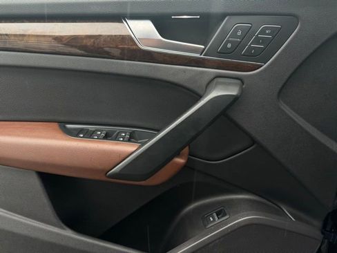 Used 2018 Audi Q5 2.0T Premium Plus w/ Premium Plus Package image 11