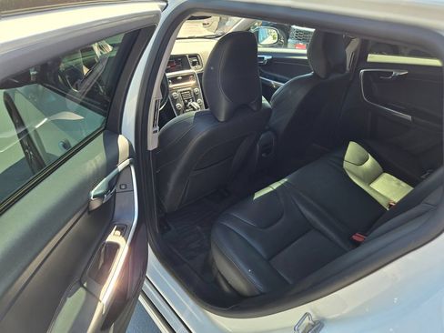 Used 2016 Volvo V60 T5 Cross Country w/ Convenience Package AWD/4WD image 15