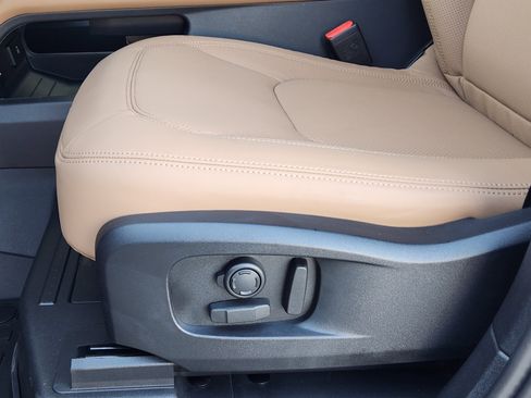 New 2026 Land Rover Defender 110 X-Dynamic SE image 25