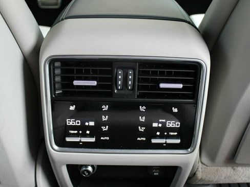 Used 2019 Porsche Cayenne Turbo AWD/4WD image 26