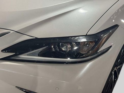 Certified 2023 Lexus ES 250 w/ Premium Package AWD/4WD image 11
