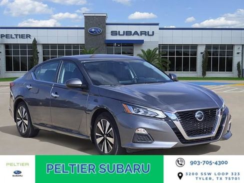 Used 2022 Nissan Altima 2.5 SV image 1
