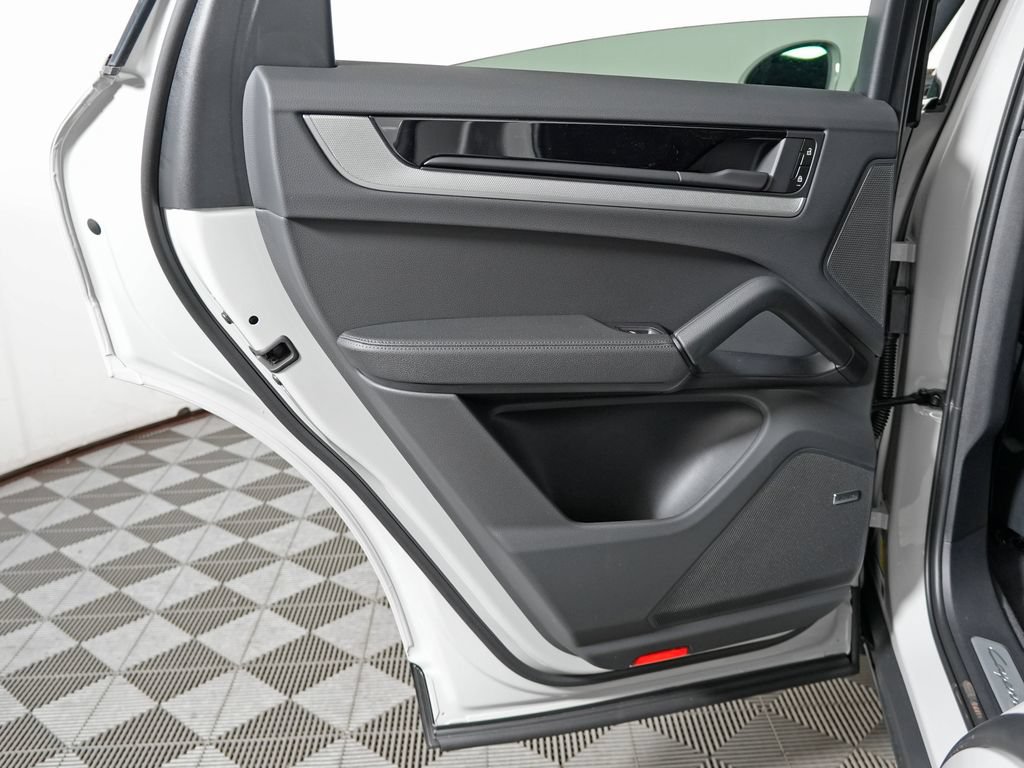 Certified 2026 Porsche Cayenne Coupe AWD/4WD image 33