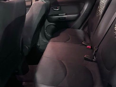 Used 2010 Kia Soul + FWD image 11