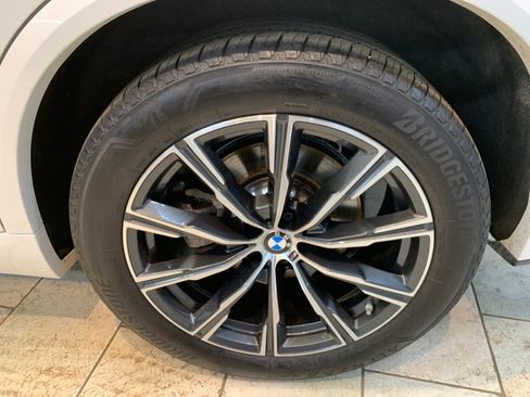 Used 2022 BMW X5 xDrive40i w/ M Sport Package AWD/4WD image 13