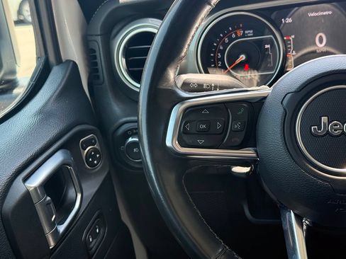 Used 2018 Jeep Wrangler Unlimited Sahara AWD/4WD image 12