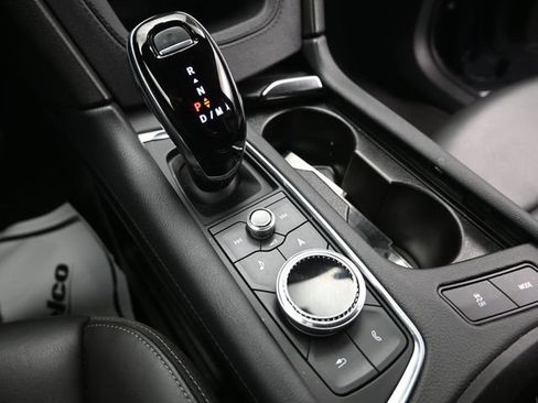 Used 2025 Cadillac XT6 Premium Luxury image 16