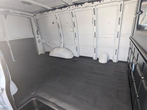 Used 2022 Chevrolet Express 3500 w/ Driver Convenience Package image 14