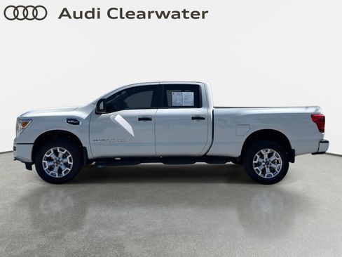 Used 2024 Nissan Titan SV w/ SV Convenience Package image 4