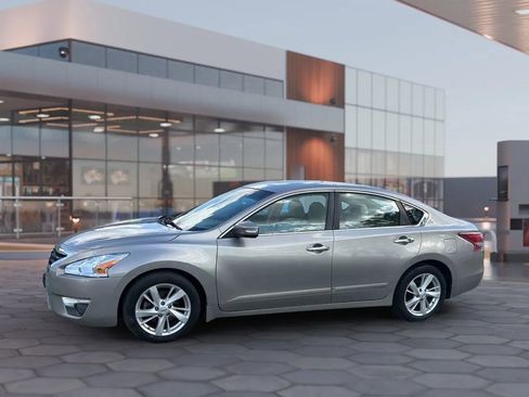 Used 2013 Nissan Altima 2.5 SV w/ 2.5SV Convenience Pkg FWD image 3