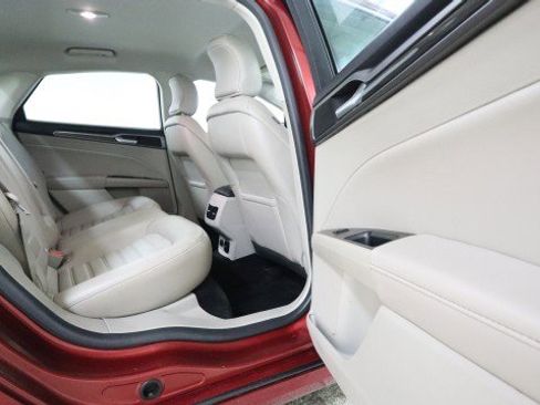 Used 2017 Ford Fusion SE w/ Fusion SE Technology Package image 11