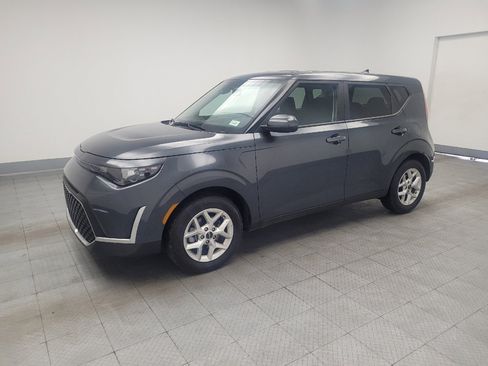 Used 2025 Kia Soul LX image 2