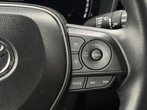 Used 2025 Toyota Corolla Cross XLE FWD image 16