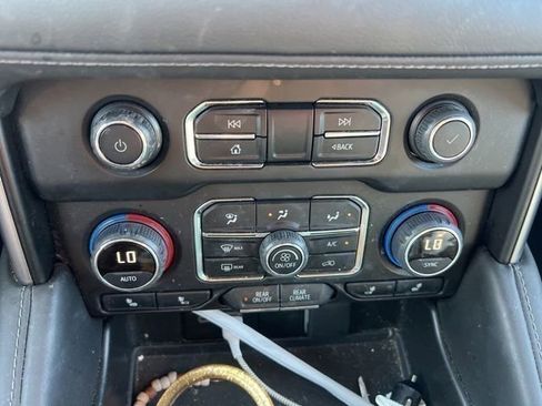 Used 2024 Chevrolet Suburban Z71 w/ Luxury Package AWD/4WD image 36