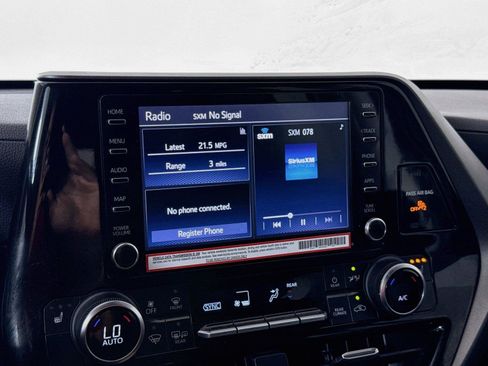 Used 2022 Toyota Highlander XLE FWD image 13