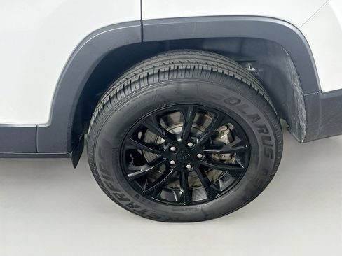 Used 2023 Jeep Cherokee Altitude Lux image 11