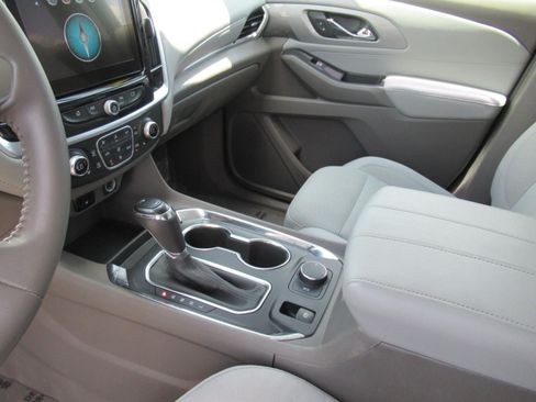 Used 2018 Chevrolet Traverse LT FWD image 16
