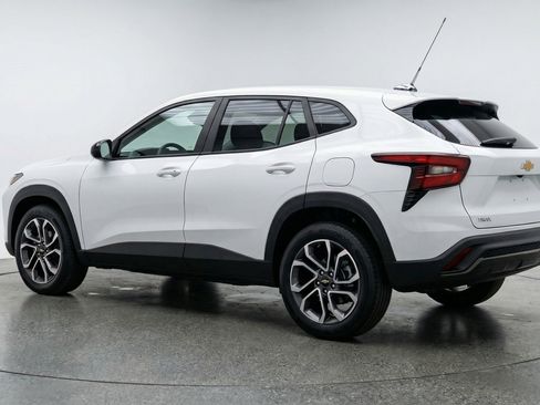 Used 2025 Chevrolet Trax LT image 6