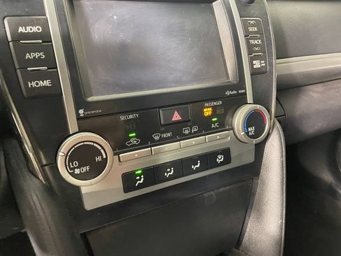Used 2014 Toyota Camry SE w/ Moonroof Package FWD image 9