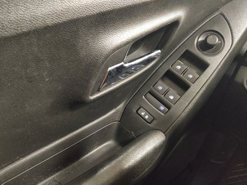 Used 2019 Chevrolet Trax LS image 27