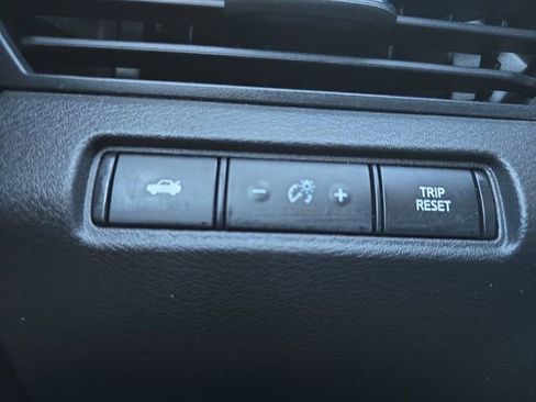 Used 2024 Nissan Altima 2.5 SV image 10