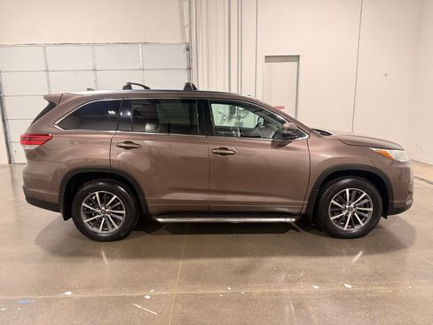 Used 2018 Toyota Highlander XLE image 4