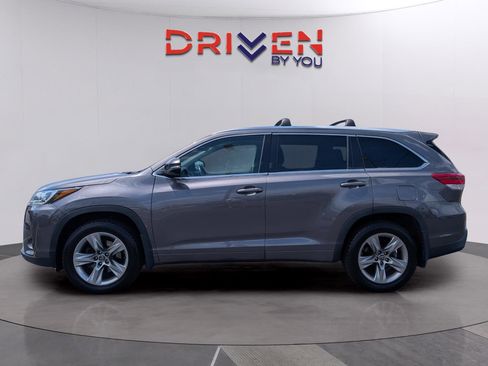 Used 2017 Toyota Highlander Limited AWD/4WD image 2