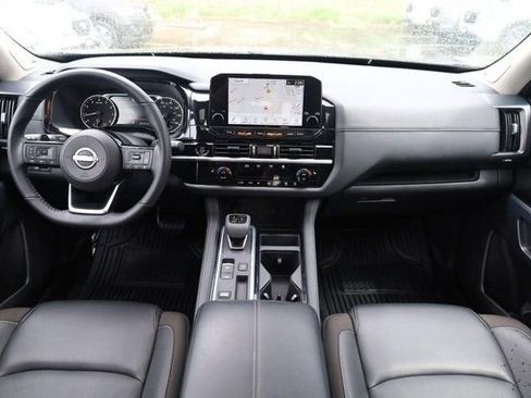 Certified 2025 Nissan Pathfinder SL w/ SL Premium Package FWD image 29