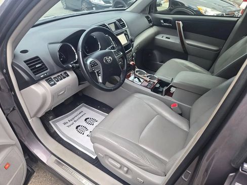 Used 2013 Toyota Highlander Limited AWD/4WD image 26