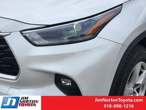 Used 2023 Toyota Highlander LE image 11