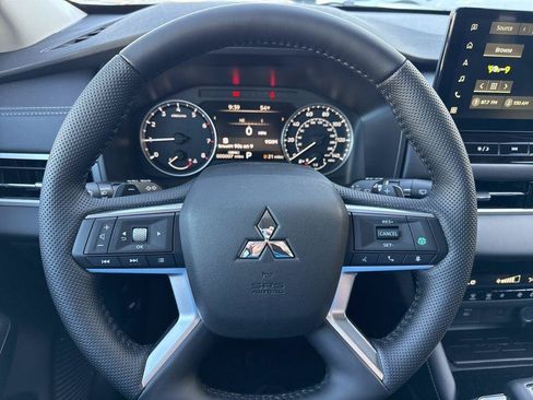 New 2026 Mitsubishi Outlander SE FWD image 14