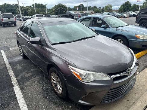 Used 2017 Toyota Camry LE FWD image 2