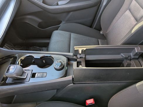 Used 2024 Nissan Rogue SV image 28