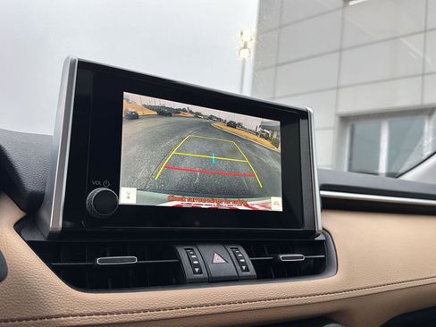 Used 2023 Toyota RAV4 XLE Premium image 23