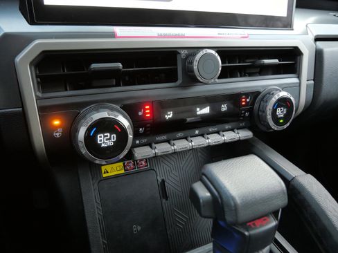 Used 2024 Toyota Tacoma TRD Off-Road image 23