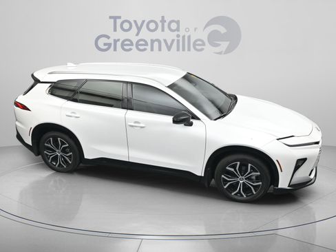 Certified 2025 Toyota Crown Signia image 19