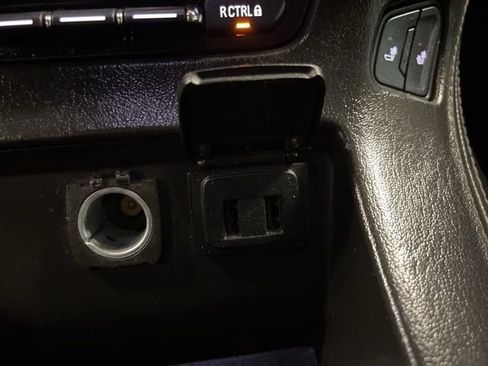 Used 2018 Chevrolet Suburban LT image 26