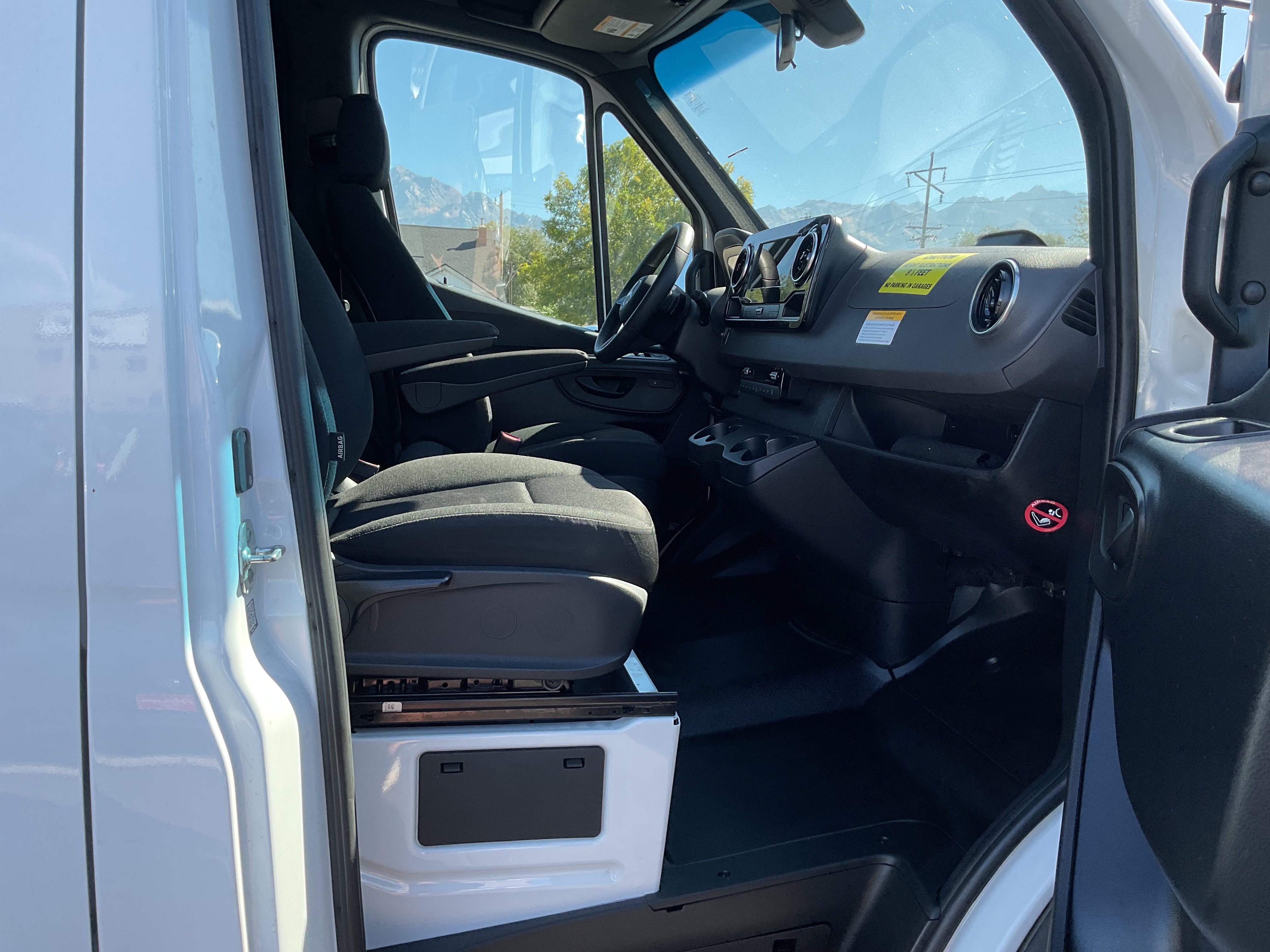 Used 2025 Mercedes-Benz Sprinter 2500 image 13