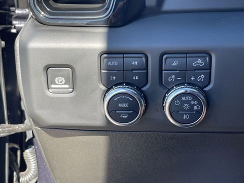 Used 2022 GMC Sierra 1500 AT4 w/ AT4 Premium Package image 18