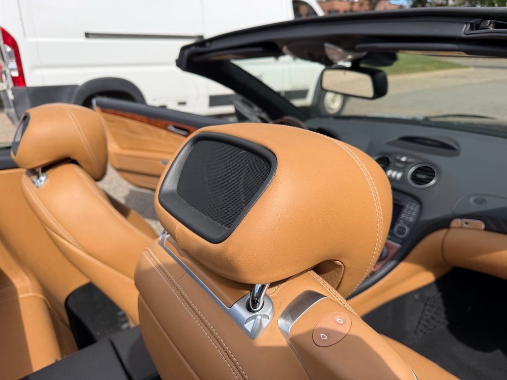 Used 2012 Mercedes-Benz SL 550 image 37
