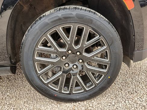 Used 2022 GMC Yukon XL Denali image 7